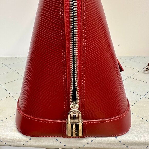 Timeless LV Alma GM in Rubis Red - Picture 8 of 12